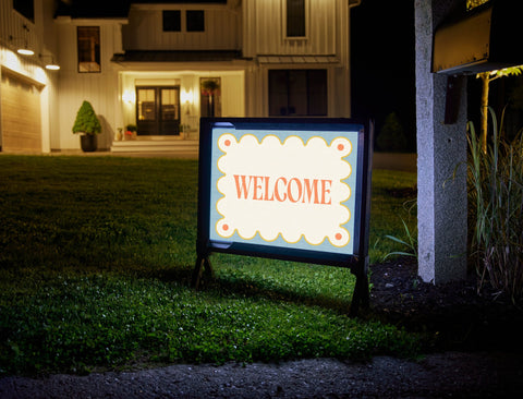 Scalloped Welcome Lumilawn Sign